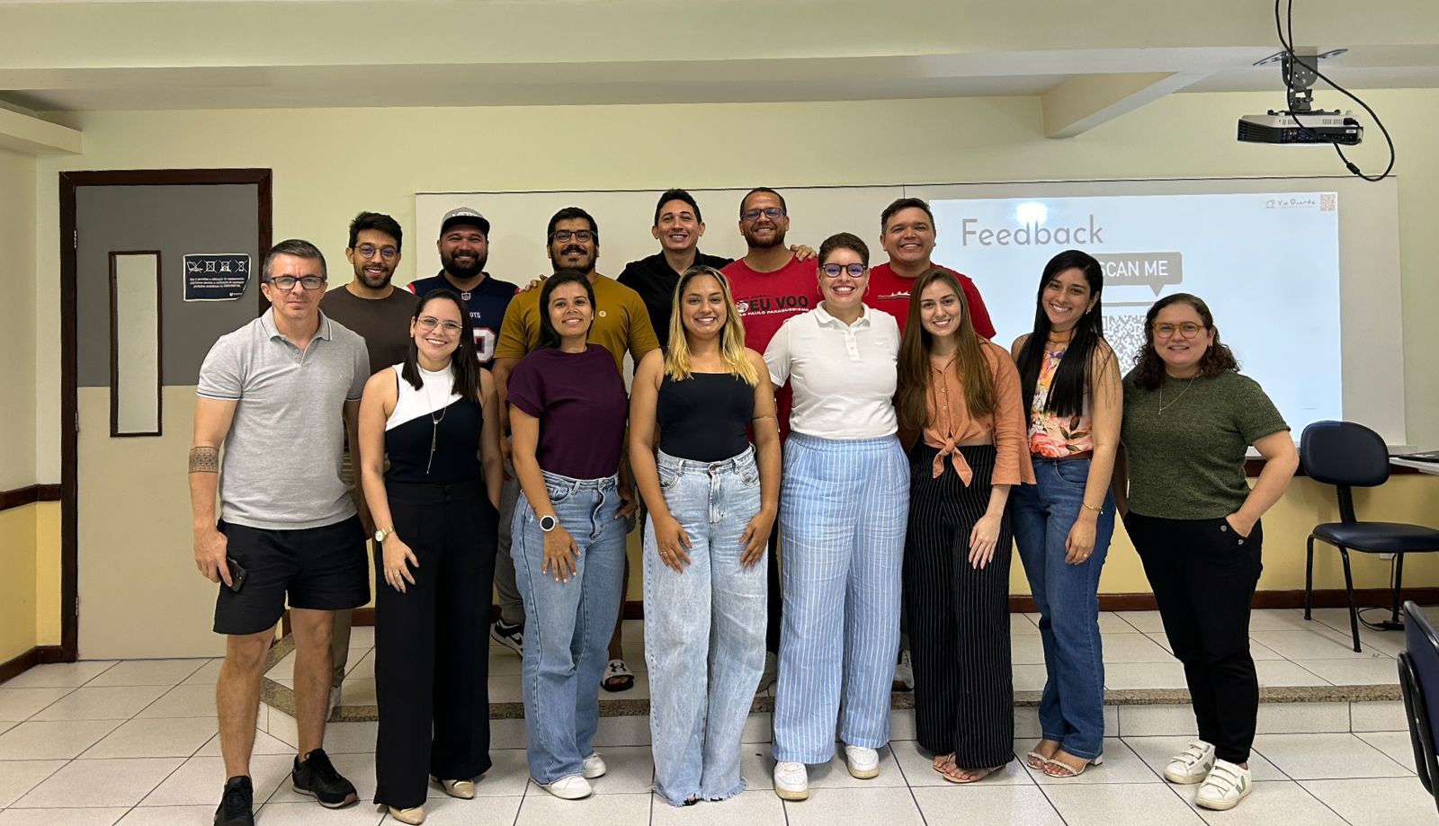 Feedback em sala de aula com mensagem CAN ME EU VOO